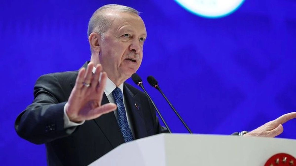 Cumhurbaşkanı Erdoğan: 'Mevcut Anayasa ile devam edemeyiz * demiş. O zaman çekilebilir emekli olabilirsin diyoruz Biz kendimize mevcut Anayasayla yürüyecek yeni birini buluruz diyoruz değilmi arkadaşlar