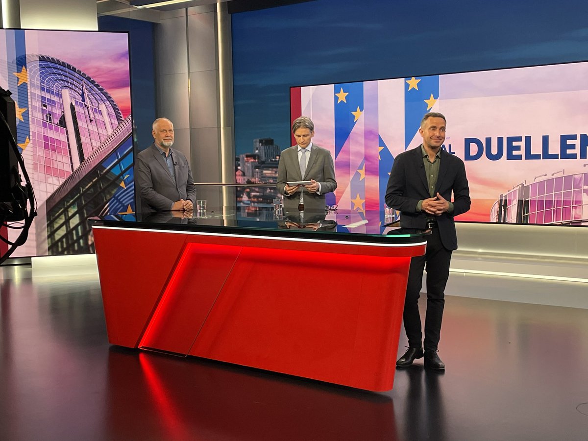 tomastobe's tweet image. Uppskattar de många debatter det blivit med Jonas Sjöstedt i denna EU-valrörelse. Han är skicklig och saklig men framför allt så får vi båda fram två tydliga alternativ för svenska folket. Ikväll var vi i Tv4.