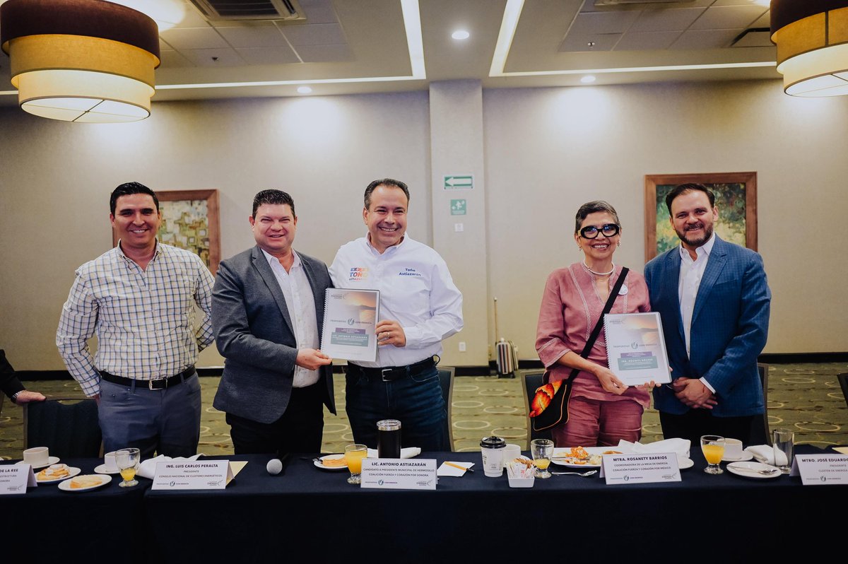 tonoastiazaran's tweet photo. El @ClusterEnergiaS ha sido nuestro gran aliado para los proyectos de sustentabilidad que han llevado a la H a sonar a nivel internacional. ¡Sus propuestas son recibidas y tomadas en cuenta!

¡Con tu voto 🗳️ seguiremos creciendo juntos para hacer de Hermosillo la Ciudad Solar! ☀️ 

#VotaToño #QueSueneLaH
