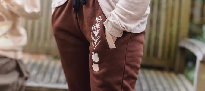 the perfect comfy sweatpants for relaxing and enjoying a latte in don't exi-- 