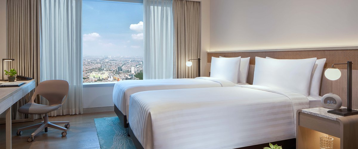 Relax luxuriously at Jakarta's premier suite hotel, PARKROYAL Serviced Suites Jakarta. Blending modernity with comfort, the Studio Suite offers an ideal setting. @PARKROYALglobal >>>bit.ly/48tPEhW #PARKROYALServicedSuitesJakarta #SuiteHotelJakarta #Indonesia