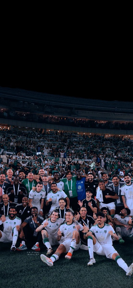 ويَظنُ أنَّي قد أمِيلُ لِغيرهِ 
أنَّا وقلبي بإسمهِ مَكتوبُ
أنَا مَا شَرِبتُ الحُبَّ إلا مرَّةً
والكُل بَعدكَ كأسُهُ مَسكوبُ 💚