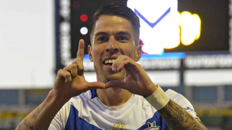 LosTiemposBol's tweet photo. #FinDelPartido
GV San José venció 2-0 a San Antonio.
⚽️Javier Sanguinetti anotó el primer gol a los 6 minutos y Percy Loza liquidó a los 96'.
Felipe Pasadore fue expulsado en el 80’.
El ‘Santo’ orureño consiguió su primera victoria en el torneo.
#LosTiempos https://t.co/C8nTpLCBf5