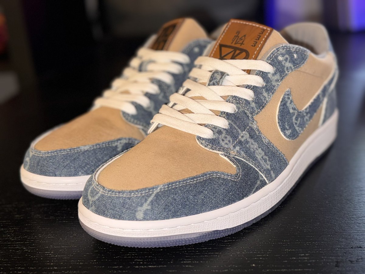Waiting for the right day to rock the custom Jordan 1 Low ‘Alchemist’ created by the legend <a href="/cactusgentlmn/">Joe</a> 🔥

Denim by <a href="/ggclx_/">Gaby 👾</a>  &amp; <a href="/T3tra333/">☿️ T3tra</a>  👾👁️