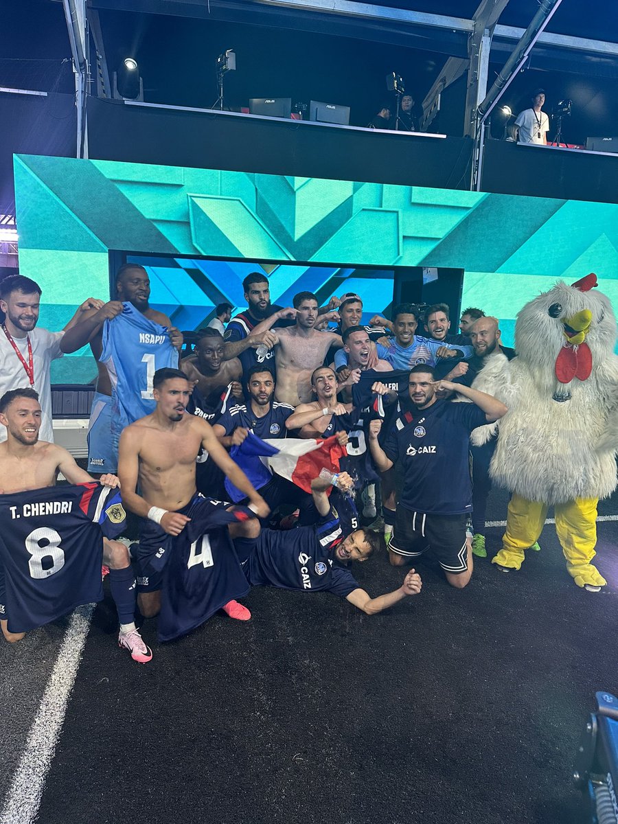 KingsLeague_FR's tweet image. Elle est pas belle cette photo de famille ?

Bravo Foot2Rue !