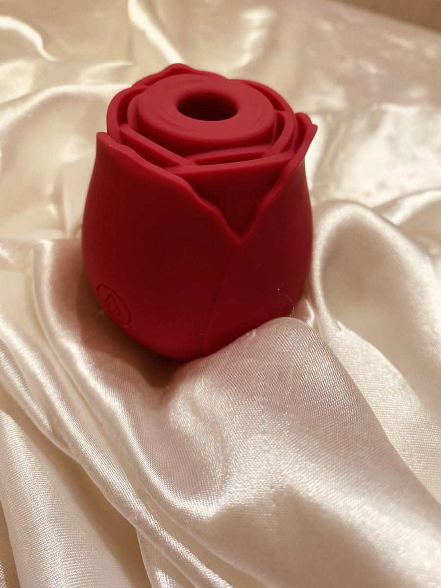 EssenciaIntima_'s tweet photo. Novas emoções e sensações para casal: 

1- Vibr4dor sugador Rosa - pode utilizar juntos na hora da p3n3tr4, facilita o orgasmo mais intensos. 

2- Vibr4dor profissional- ideal para casais que curte uma dp (dupla penetração) além de estimular várias áreas de prazer ao mesmo tempo https://t.co/yXdGMrzKYu