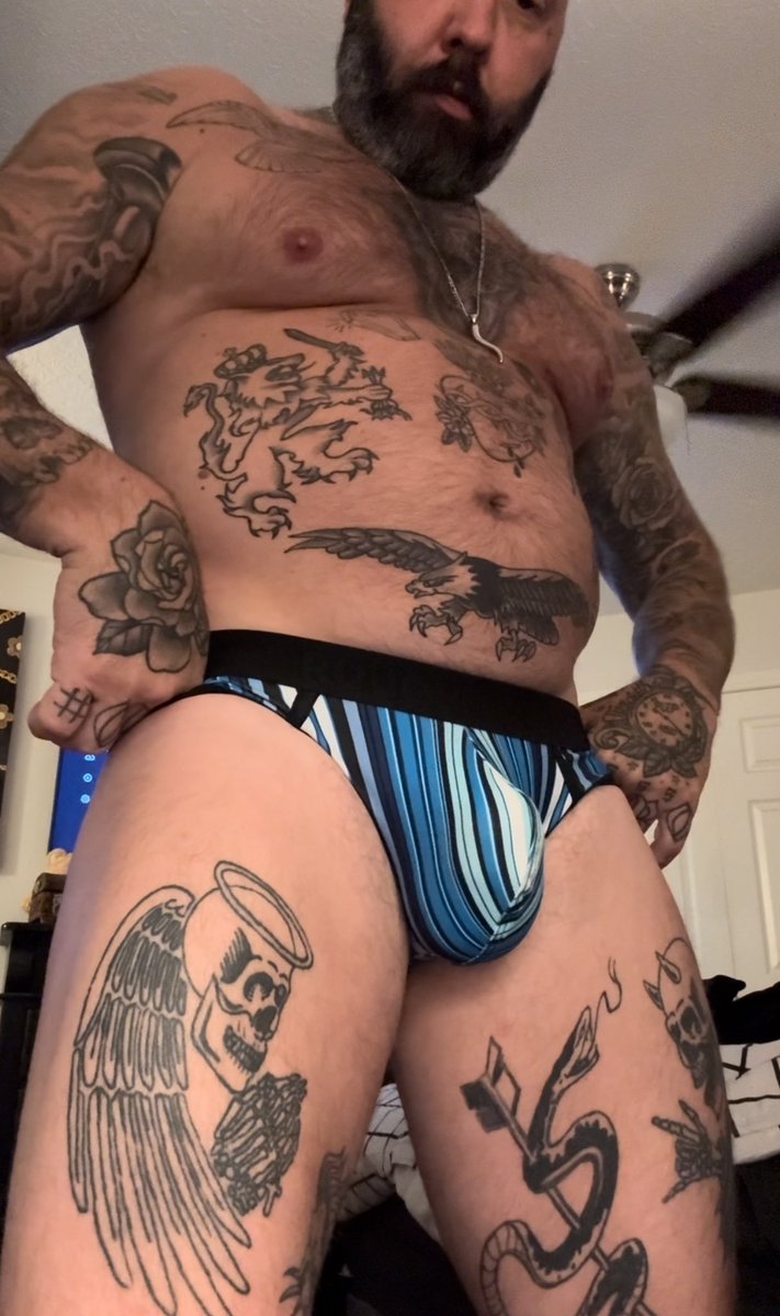 2big41hand's tweet image. Big bulge lil cheeks