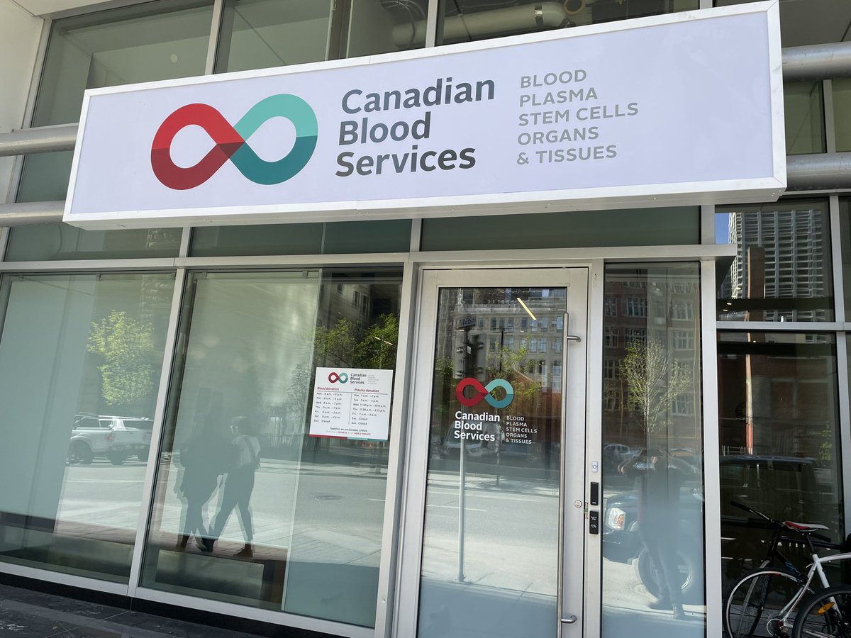 downtowncalgary's tweet image. The Eau Claire blood donation centre relocated to 207 9th Avenue SW, staying in the heart of Downtown ❤️. They just opened their doors today, and some CDA staff went down to donate! Give them a peep at their new spot. #downtowncalgary #exploredowntownyyc