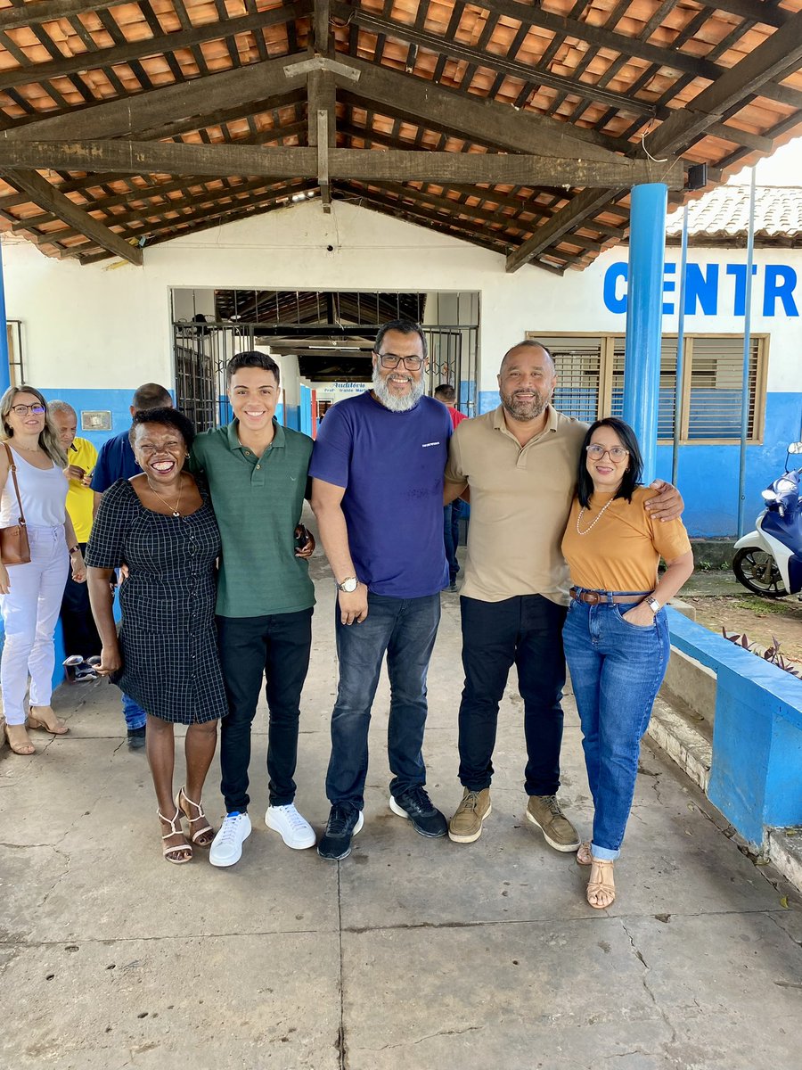 robertocostama_'s tweet photo. Dia de avançar ainda mais na 📚educação de Bacabal! Junto com a 👷 engenheira civil Natália e a gestora da 👩‍🏫 URE Erika Lucena, realizei uma visita técnica em duas escolas de ensino médio. Graças a nossa articulação, a reforma das escolas foi autorizada pelo governador @carlosbrandaoma. Estamos comprometidos em garantir um ambiente melhor para nossos alunos!