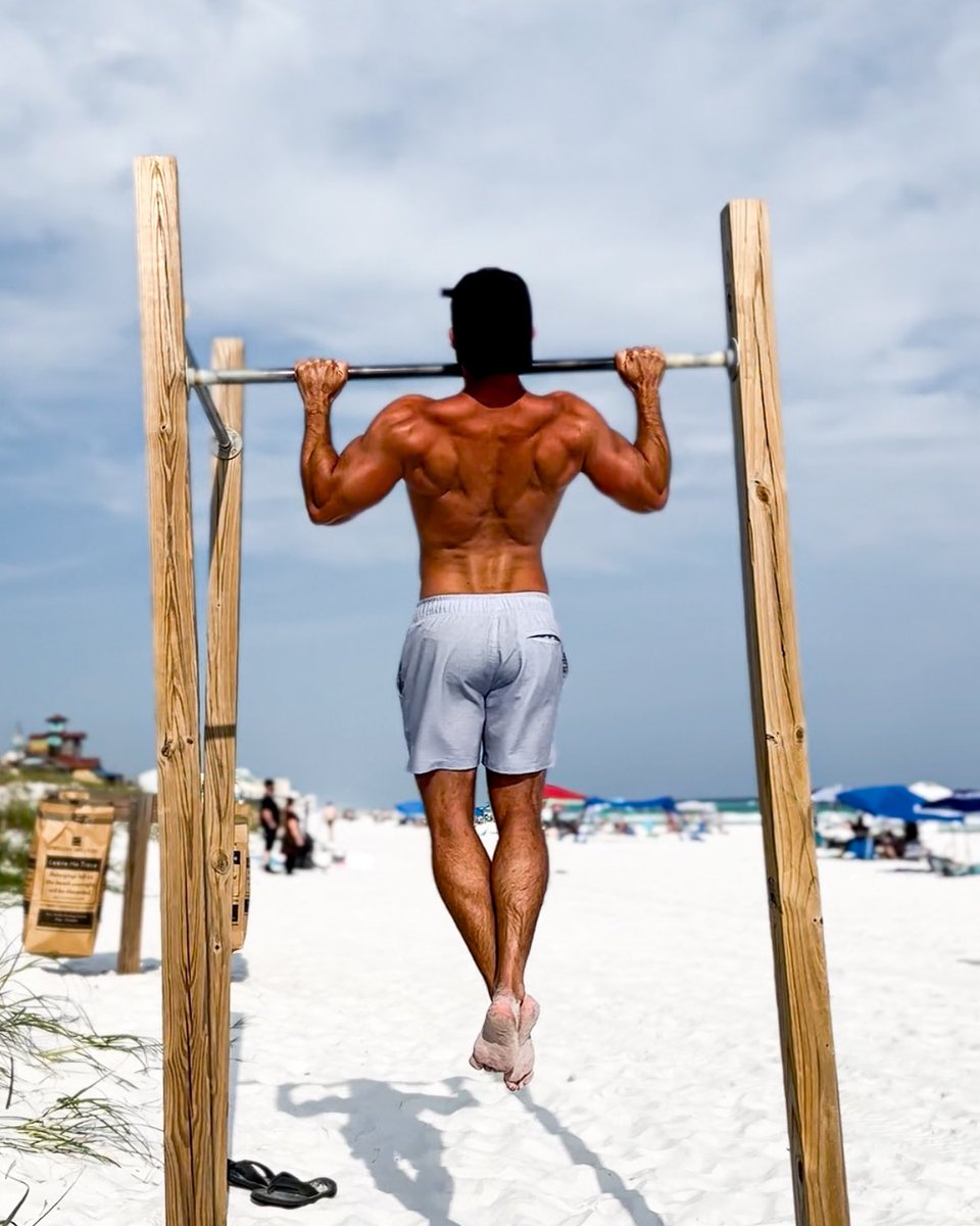 bodyzeusfounder's tweet photo. The goal is the Christmas tree 🎄 #ALPHAZEUS https://t.co/MVBVSBwy5z