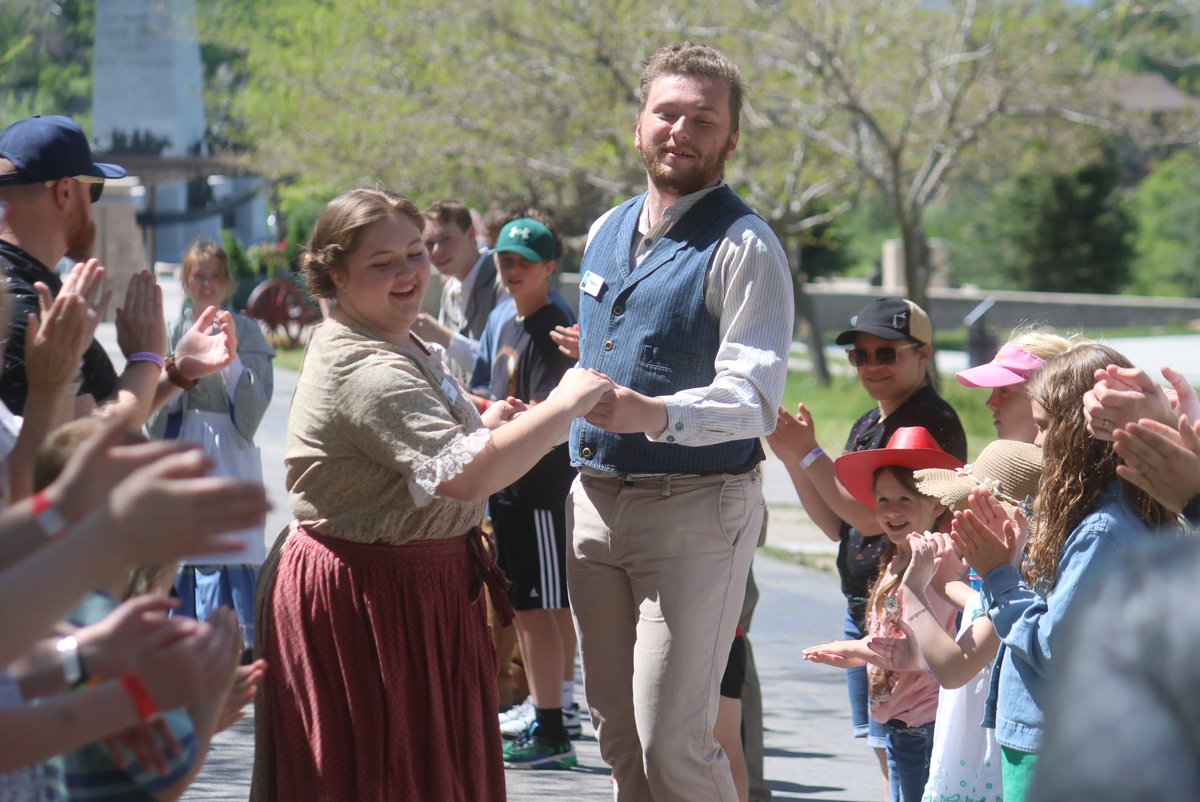 On Memorial Day, we thank all the servicemen and women who are no longer with us for protecting our country by giving away their lives 🇺🇸🤍❤️

#titphp #thisistheplaceheritagepark #utahgram #visitutah #utahactivities