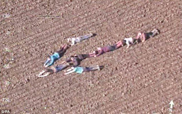 Kids form a human arrow to let police helicopter know where burglar is hiding redd.it/1d0van6 @r_interestingasfuck