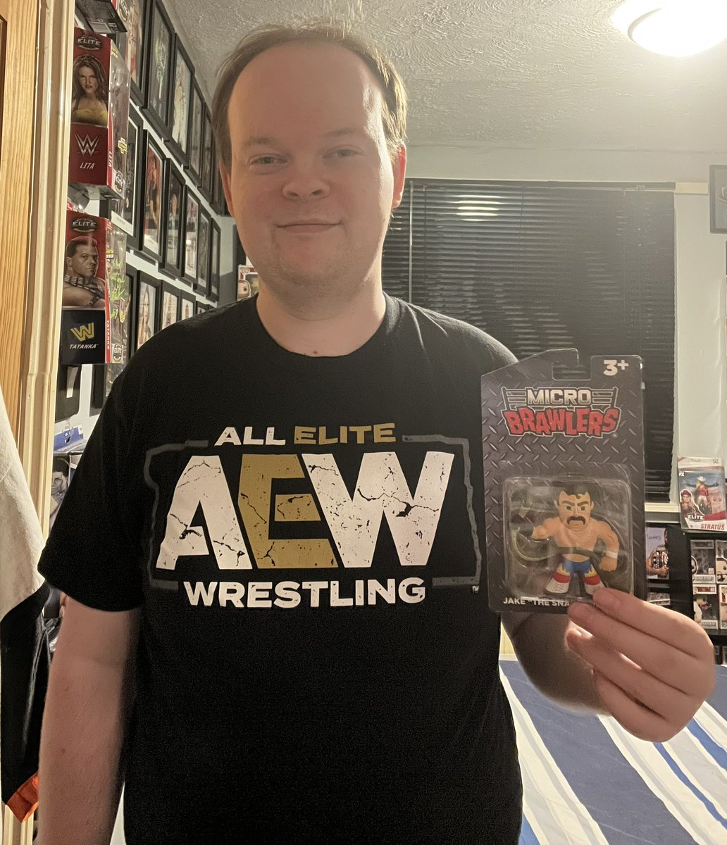 Looking forward to meeting @WWE Hall of Famer and current @AEW Superstar, @JakeSnakeDDT next Monday in London. Thanks to @Inside_TheRopes/@KennyMcITR! Going to be wearing my #AEW logo shirt and getting the micro brawler signed 🐍