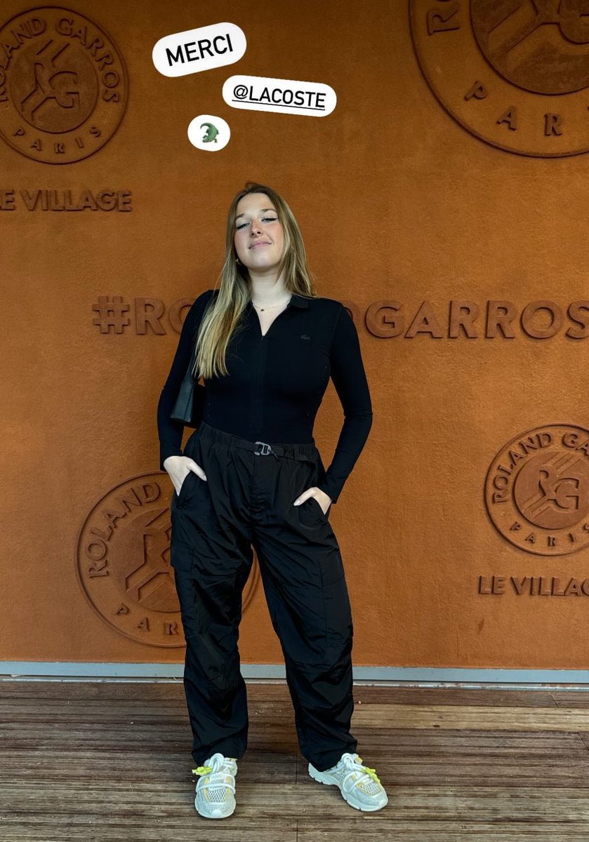 circlesalbum's tweet photo. Helena Bailly tu es bien la star que tu penses être https://t.co/2m47KkbyKm