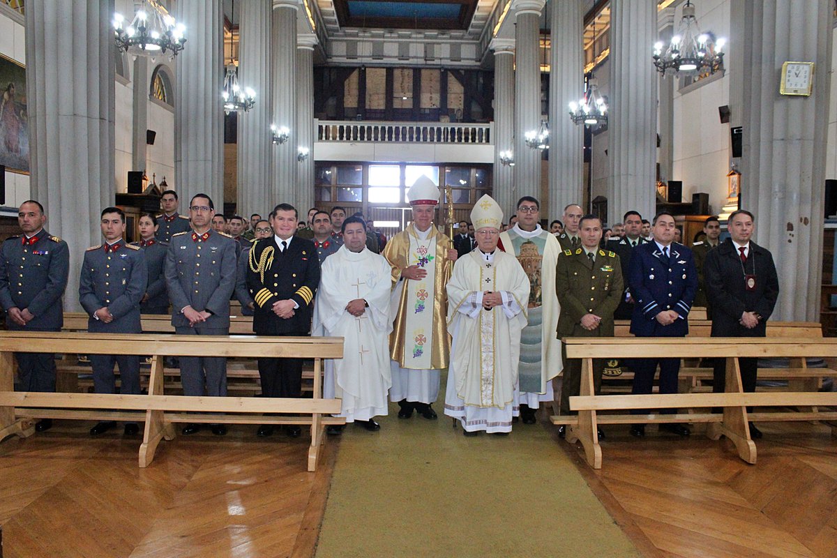 Con una misa celebrada en la catedral de #PuertoMontt inició su visita, el obispo castrense, Monseñor Pedro Ossandón Buljevic. En la Eucaristía participó en una delegación de Carabineros, encabezada por el jefe de Zona 'Los Lagos', general Héctor Valdés. #CarabinerosDeTodos