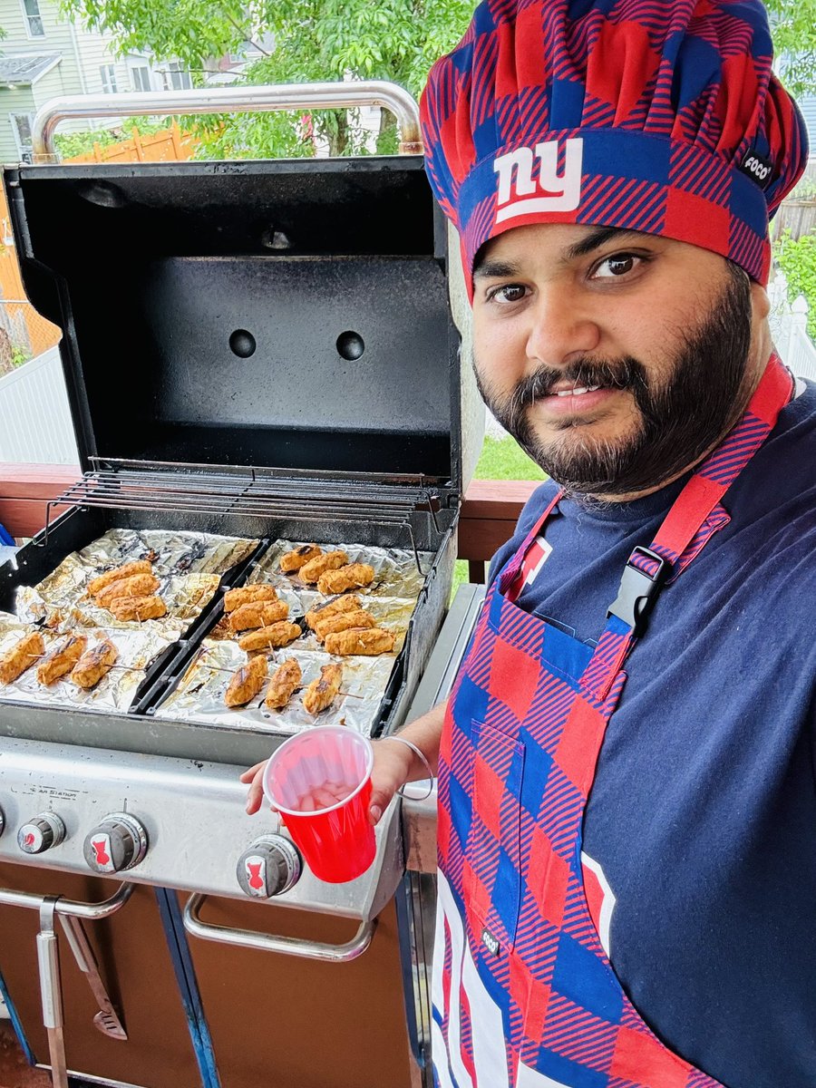 Hope everyone is having a great weekend of bbq!! 🍗 🥃 

Thank you @FOCOusa for an awesome gift! 

#NYGiants #Giants100 #TheGiantSingh #GiantsTurbanGuy #MemorialDay2024 #USA #RedWhiteNBlue