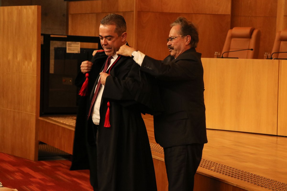 APMPPR's tweet photo. ✅ Maurício Cirino dos Santos é empossado no cargo de Procurador de Justiça do MPPR. 
🤝 A Presidente da APMP, Symara Motter, compôs a mesa de honra e o 1º Vice-Presidente, Fernando Mattos, também prestigiou o evento.

Saiba mais: https://t.co/acOK94nqVc https://t.co/zBDHquaxO5