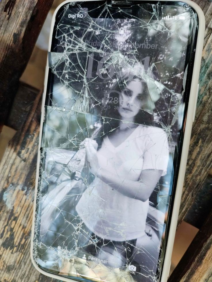 Lana Fan (@aliciaalavigne) on Twitter photo 