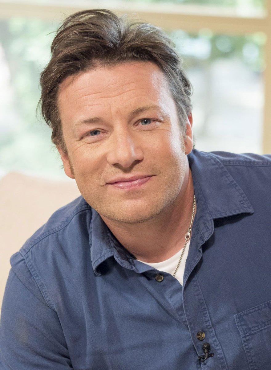 Happy birthday to Jamie Oliver! 🎉 🎊 🎂 🥂 ❤️
@jamieoliver #jaimieoliver #jaimieolivers #coking #chef #britishchef