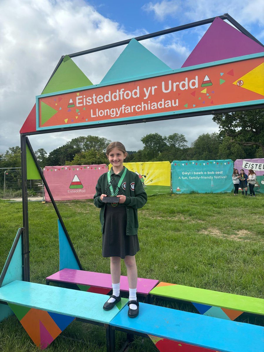 Ysgol Y Wern (@trydarywern) on Twitter photo Llongyfarchiadau gwresog iβr delynores yma- 1af Unawd TelynπππΌππ Llongyfarchiadau gwresog iβr delynores yma- 1af Unawd TelynπππΌππ