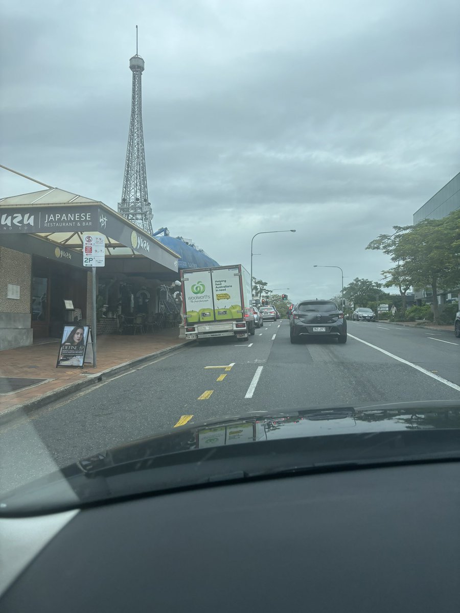 Mbea04's tweet photo. @woolworths can you tell your delivery trucks to not park in no standing zones in peak hour traffic https://t.co/bafmumlHhp