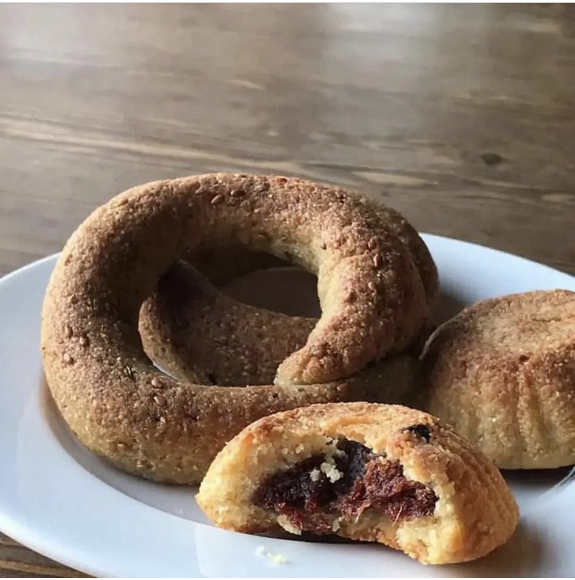 Eu_femismo's tweet image. Hace unos meses Petro repatrió a una familia colombopalestina que se estableció en el Atlántico y desde entonces buscan subsistir y ahorrar lo suficiente para comprar una casa. Para ello impulsan esta iniciativa gastronómica. Hacen envíos en Barranquilla 📲 3128510660. Apóyenles!