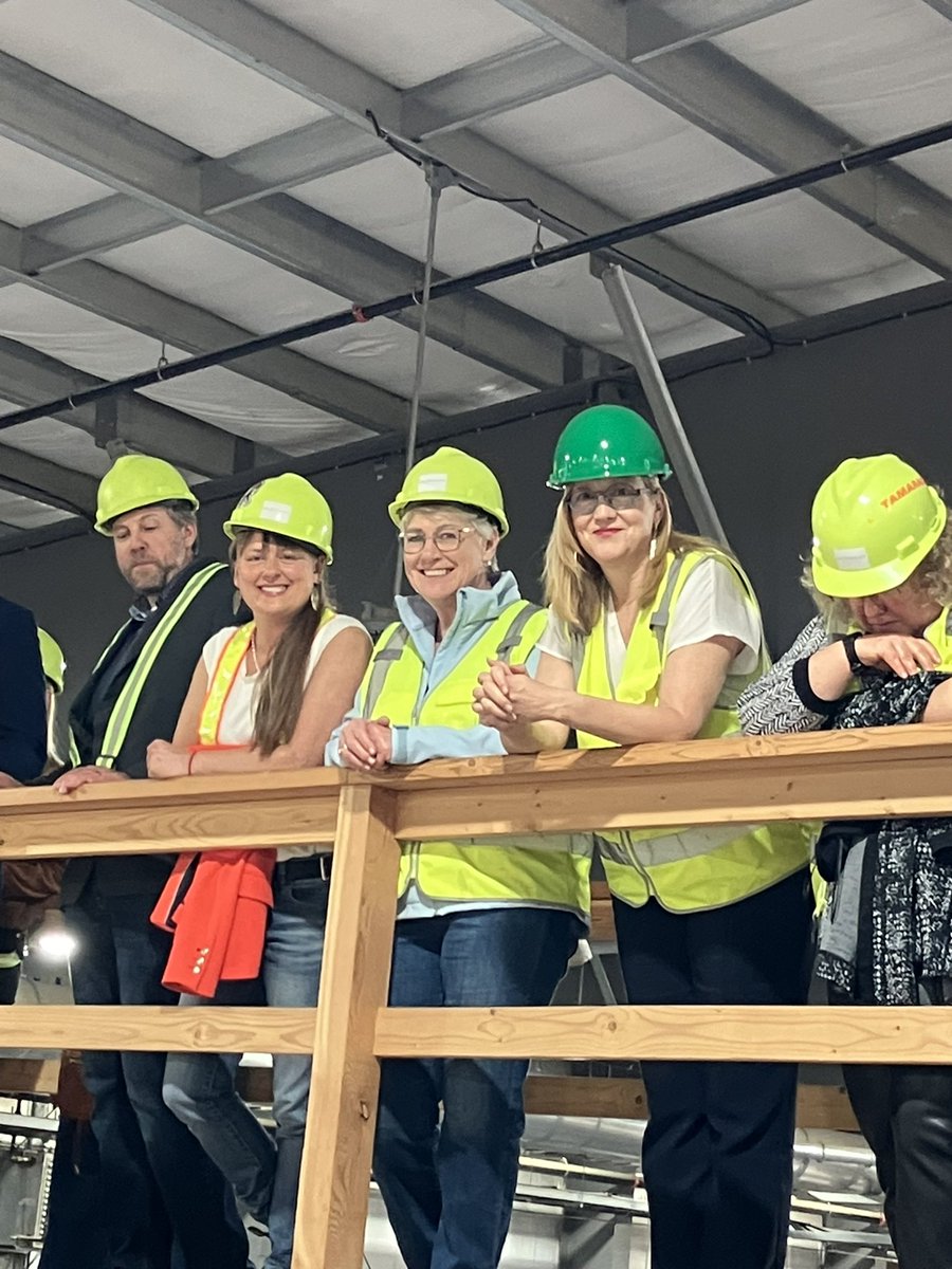 🌲👷Big news for #Castlegar! We are supporting the development of a new mass-timber facility that will create 90 sustainable manufacturing jobs. This is a win-win for the local economy & BC by supplying local materials to build more #Housing across BC 🏡. news.gov.bc.ca/releases/2024J…