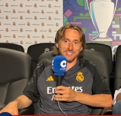 🗣 Luka Modrić: 'If Barcelona would want to sign my daughter? She decides (laughs), it would depend on her, but I don't think she will want that. She's playing at a good team now. I like her a lot.'