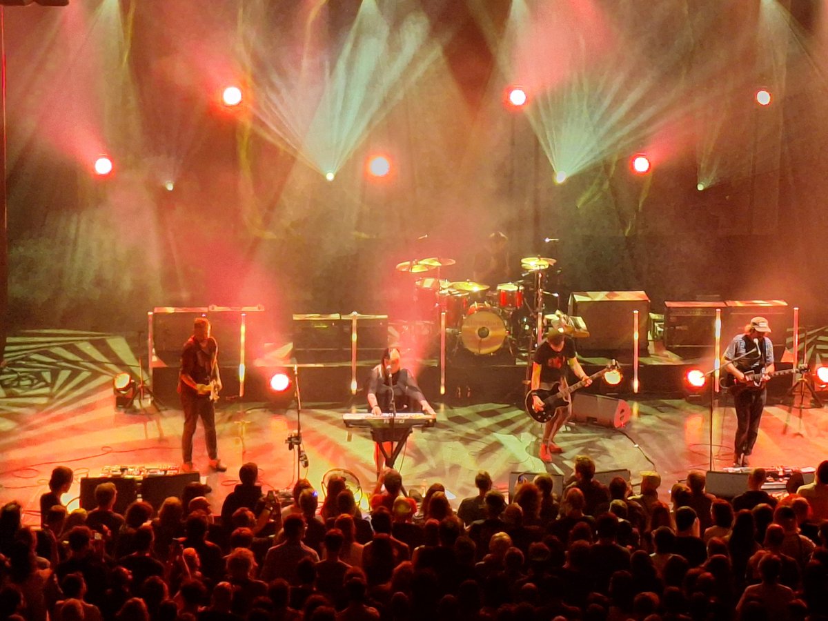 MolenaarPs's tweet image. Slowdive @ Circus Royal Brussel 🎸👌🏼#slowdive