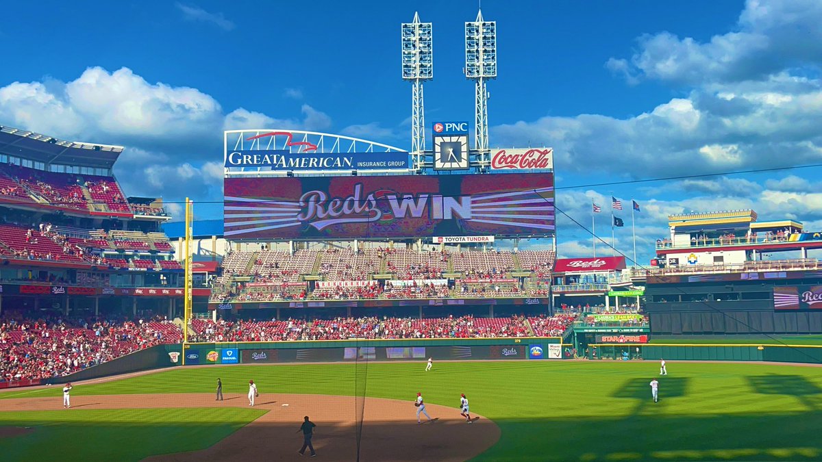BrenROXX's tweet photo. @Reds WIN!!! Beautiful day for baseball and a beautiful day for a W!!! https://t.co/3IYFNoRr7x