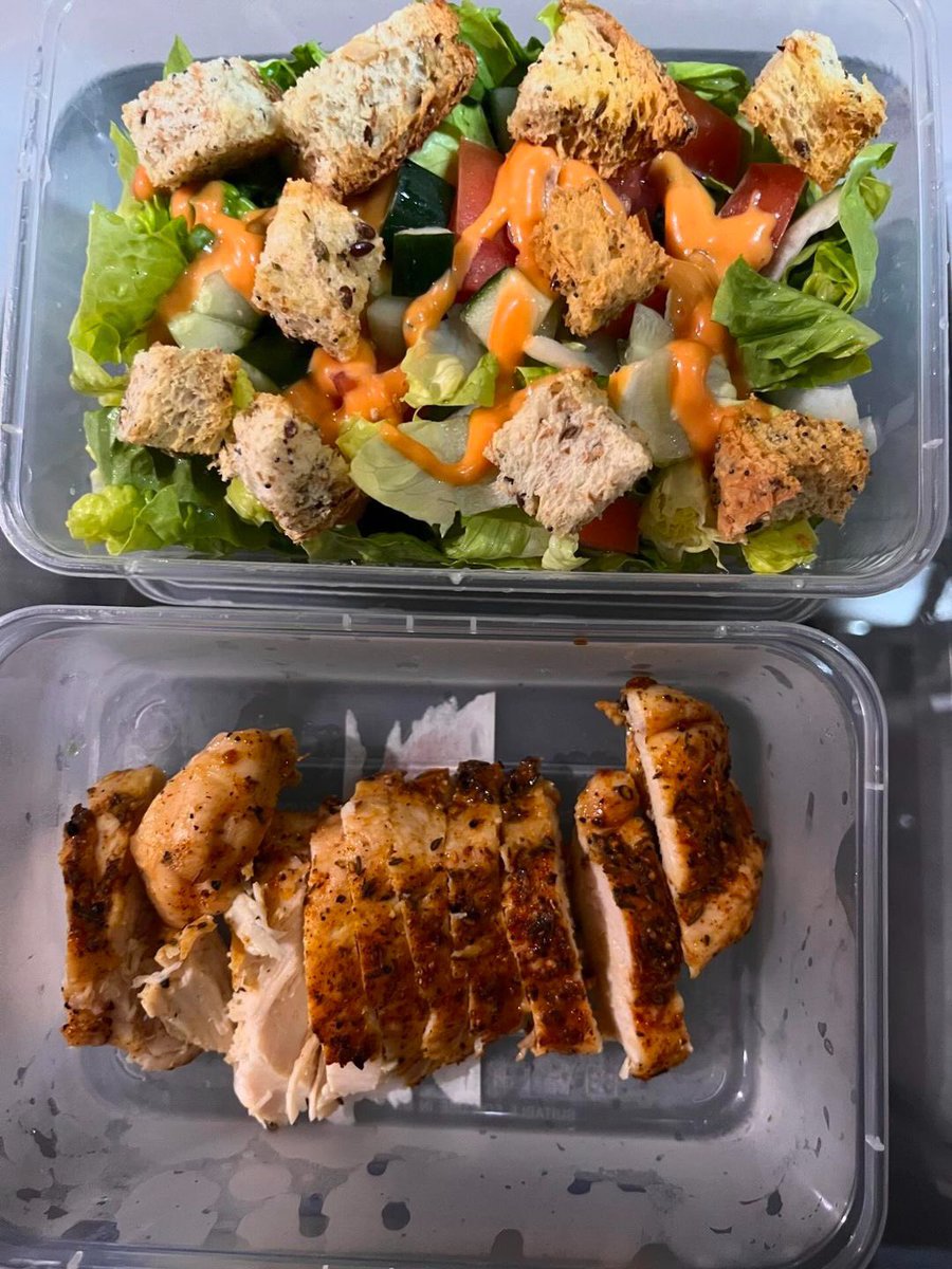 aqizainon95's tweet image. Last week husband i tiba2 “yang i nak diet &amp;amp; nak buat badan balik” rindu 6 pax i . Haha

And  i “imma doing a good job at cooks” sebab 6 pax hilang lepas kawin dgn aku. Haha

Of course i fully support him and be his fav dietition. He manage to lose 1.5kg in a week.