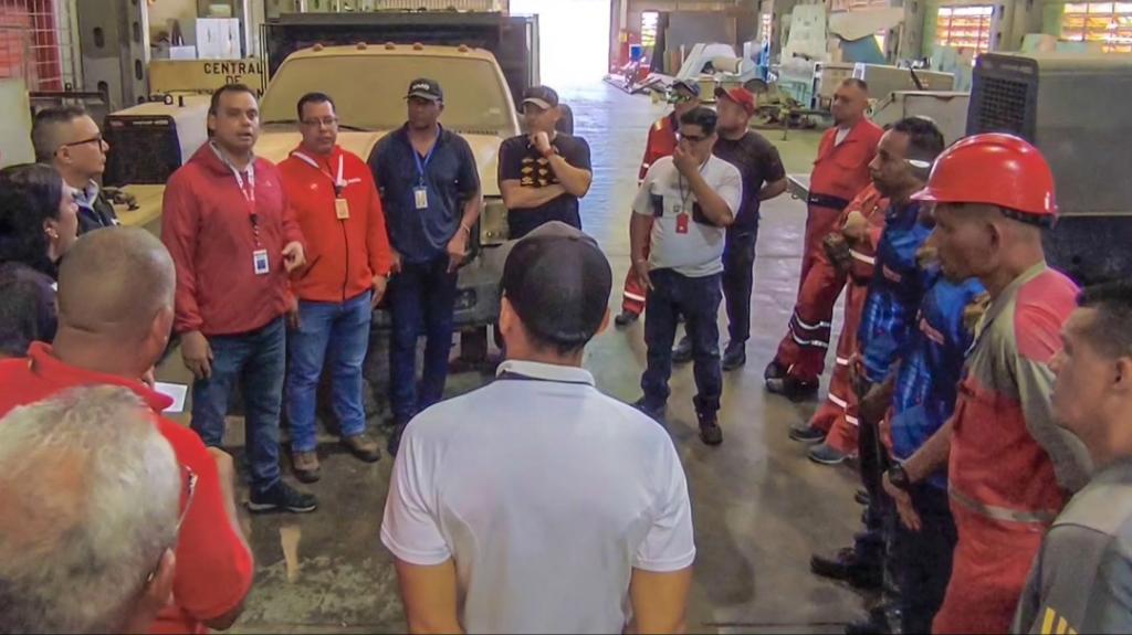 PDVSA_RORIENTE's tweet photo. 🏭👷🏻 En Refinación Oriente iniciamos la semana junto a nuestros trabajadores, escuchando sus propuestas para fortalecer el sistema de trabajo y optimizar la producción. ¡Seguimos avanzando!

@PDVSA

@tellechearuiz 

@nicolasmaduro https://t.co/0KKyzKwSyH