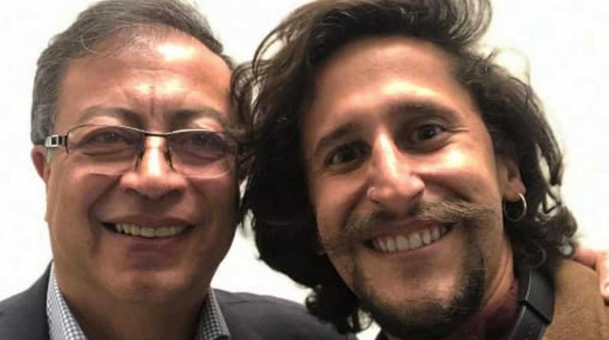 - 27 de mayo:

"Tenemos que hacer ver a Carlos Carrillo como el que representa las verdaderas ideas de la izquierda, cómo el que llegó a destapar todo y a recuperar los 322.000 millones que se robó el Uribista Olmedo López."

🧵Hilo de cómo funcionan las bodegas Petristas.⬇️