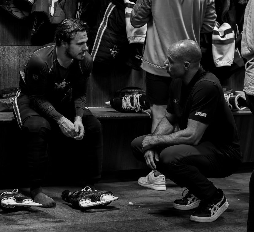 . <a href="/DavidAmber/">David Amber</a> of Sportsnet proudly wearing an HGB shirt while chatting with Logan. Both of them are blood donors &amp; closely involved with Hockey Gives Blood.

Last season Logan won the Dayna Brons Honorary Award for his outstanding commitment to <a href="/CanadasLifeline/">Canadian Blood Services</a> .
📸 <a href="/DallasStars/">Dallas Stars</a>