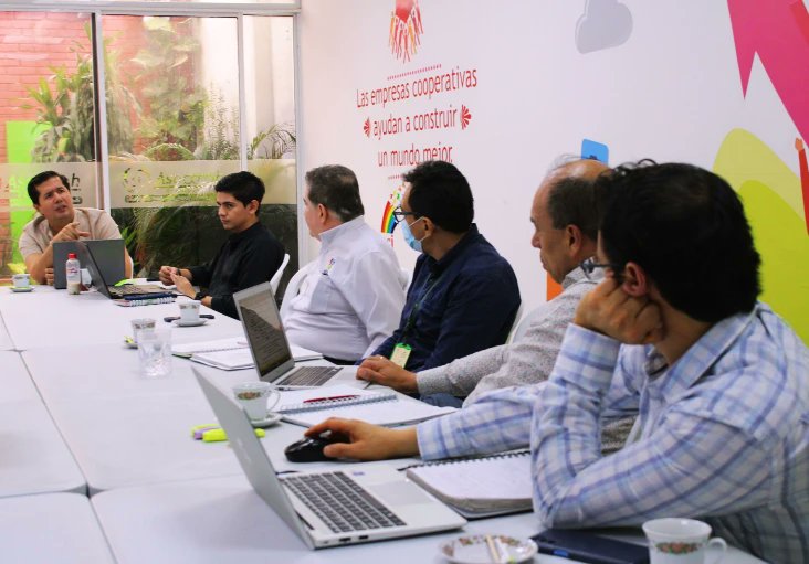 Asocooph (@asocooph) on Twitter photo 🚜Tuvimos reunión técnica con Secretario Agricultura y Minería <a href="/HuilaGob/">Gobernación del Huila</a>
👩🏾💻El Convenio 6 de 2022 pretende integrar aplicativos tecnológicos pa implementar a las organizaciones beneficiadas del sector agropecuario ESAL
🫱🏼🫲🏾Apuesta asociativa x un #Huila más #solidario #productivo 🚜Tuvimos reunión técnica con Secretario Agricultura y Minería <a href="/HuilaGob/">Gobernación del Huila</a>
👩🏾💻El Convenio 6 de 2022 pretende integrar aplicativos tecnológicos pa implementar a las organizaciones beneficiadas del sector agropecuario ESAL
🫱🏼🫲🏾Apuesta asociativa x un #Huila más #solidario #productivo