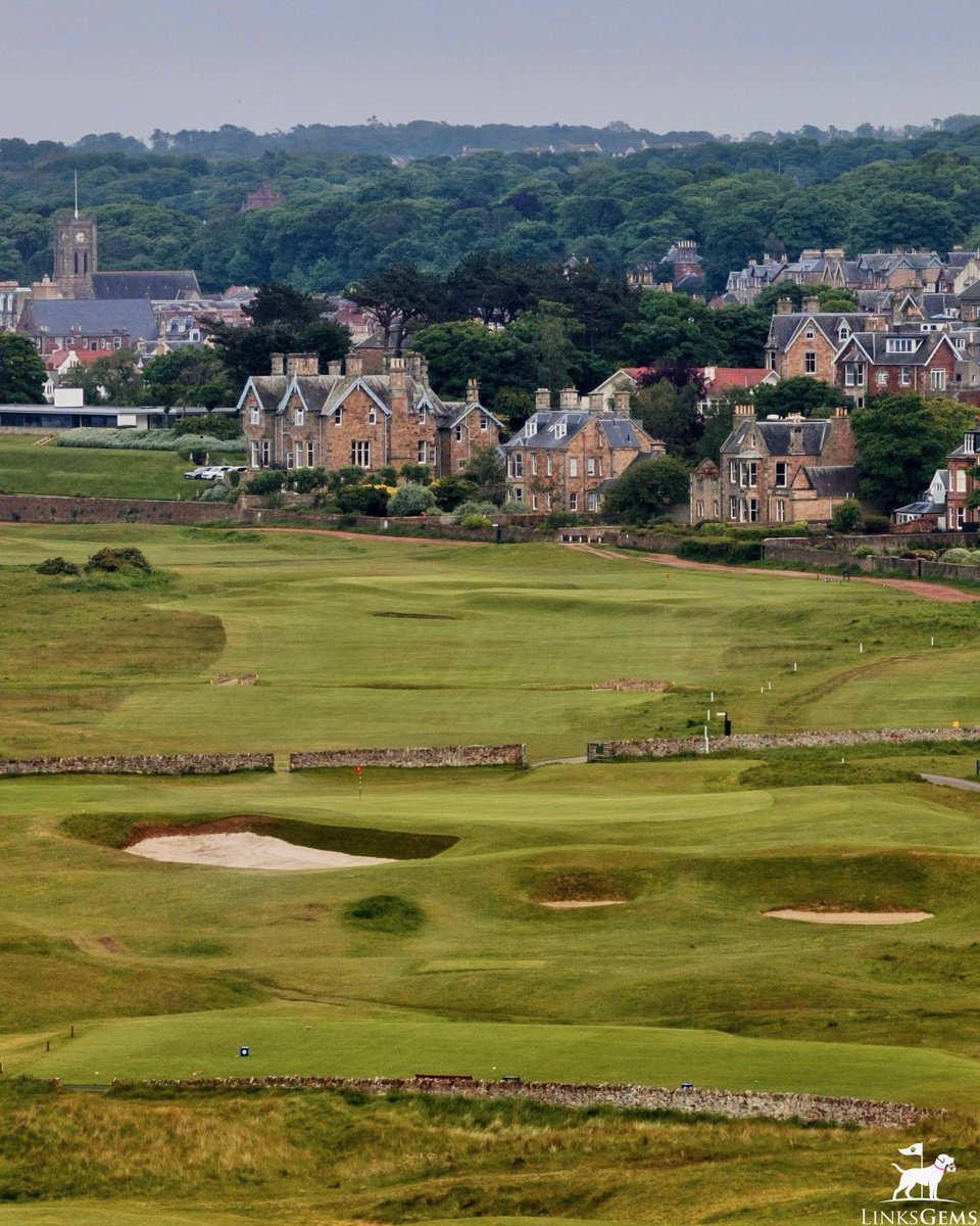 The granddaddy of them all - the original Redan.

I’ve wanted to see the 15th at North Berwick for at least a decade, since I played my first C.B. Macdonald course. And man, it does not disappoint.

Bonus cameo from the Biarritz-like 16th in the background.

More to come from