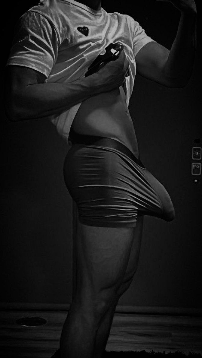 ㅤㅤ
 ㅤ  ㅤㅤㅤ
 ㅤ      ❾.ㅤ⎯     ❨ ʏ ᴜ ʀ ɪ  ᴀ ʟ ʙ ᴇ ʀ ᴛ ᴏ❩

           football player  
           23ʏ : n-mono 
           bissexual : vers(+top)
           no limit
           1.95ᴄᴍㅤㅤ
 ㅤ  ㅤㅤㅤ
 ㅤ