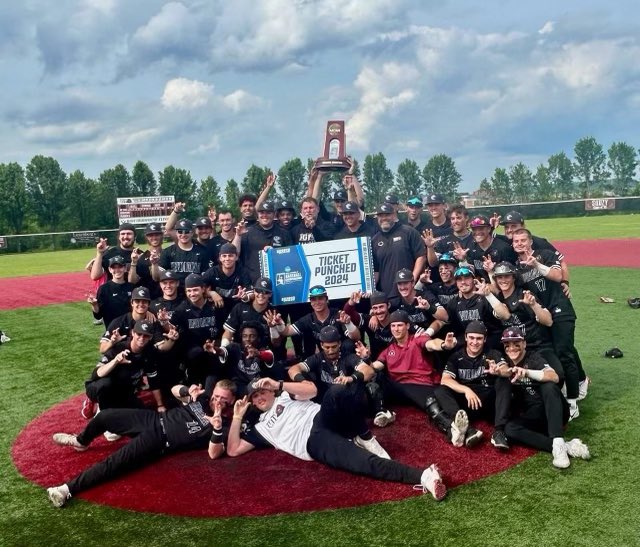 bp_hawks's tweet image. Congratulations to ‘22 grad + 2 time State Champion David Kessler and Pitching Coach of the ‘21 State Championship Team Kyle Nicholson on helping lead @IUPBaseball to their first D2 College World Series in program history‼️Amazing accomplishment! Keep it rolling!!

📈🏔️🏆🏆