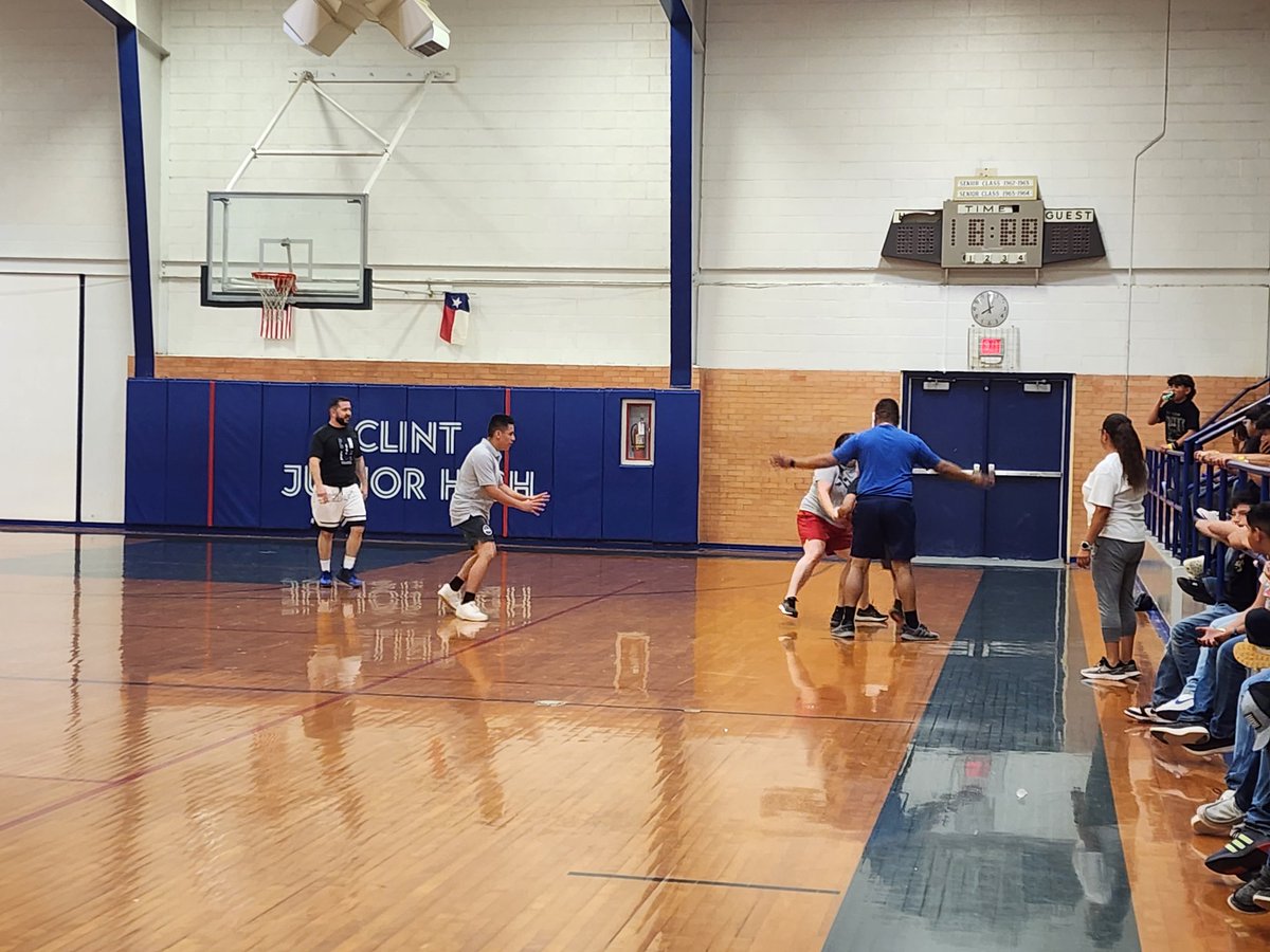 Yadiragallocli1's tweet photo. Last week was full of celebrations, @ClintJHS we celebrated.... 1)  Teachers vs. Students and wow, the 8th graders were warriors, but teachers knew exactly what to do to win!  Thank you Mrs. Vargas for helping StuCo clean up after the game 💙💙 https://t.co/yAFrQfxJE4
