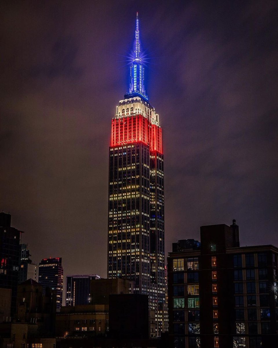 Shining in red, white and blue in honor of Memorial Day Text CONNECT to 274-16 to get alerts on our Lights! Watch tonight's lighting here: esbo.nyc/xm5 📷: 2ndfloorguy/IG