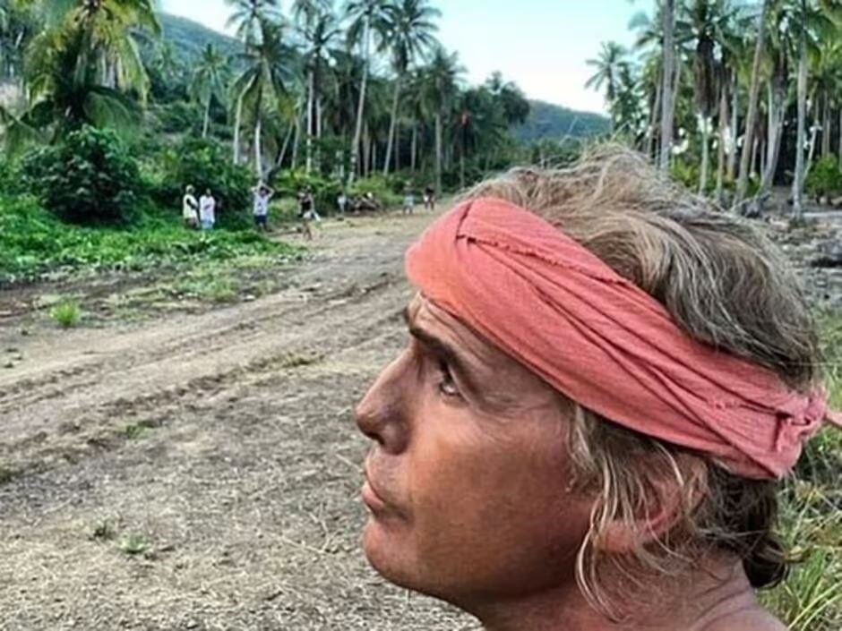 Days later and this photoset of Billy Zane as Brando is still borderline uncanny. His eyebrows have been waiting his entire career for this moment...