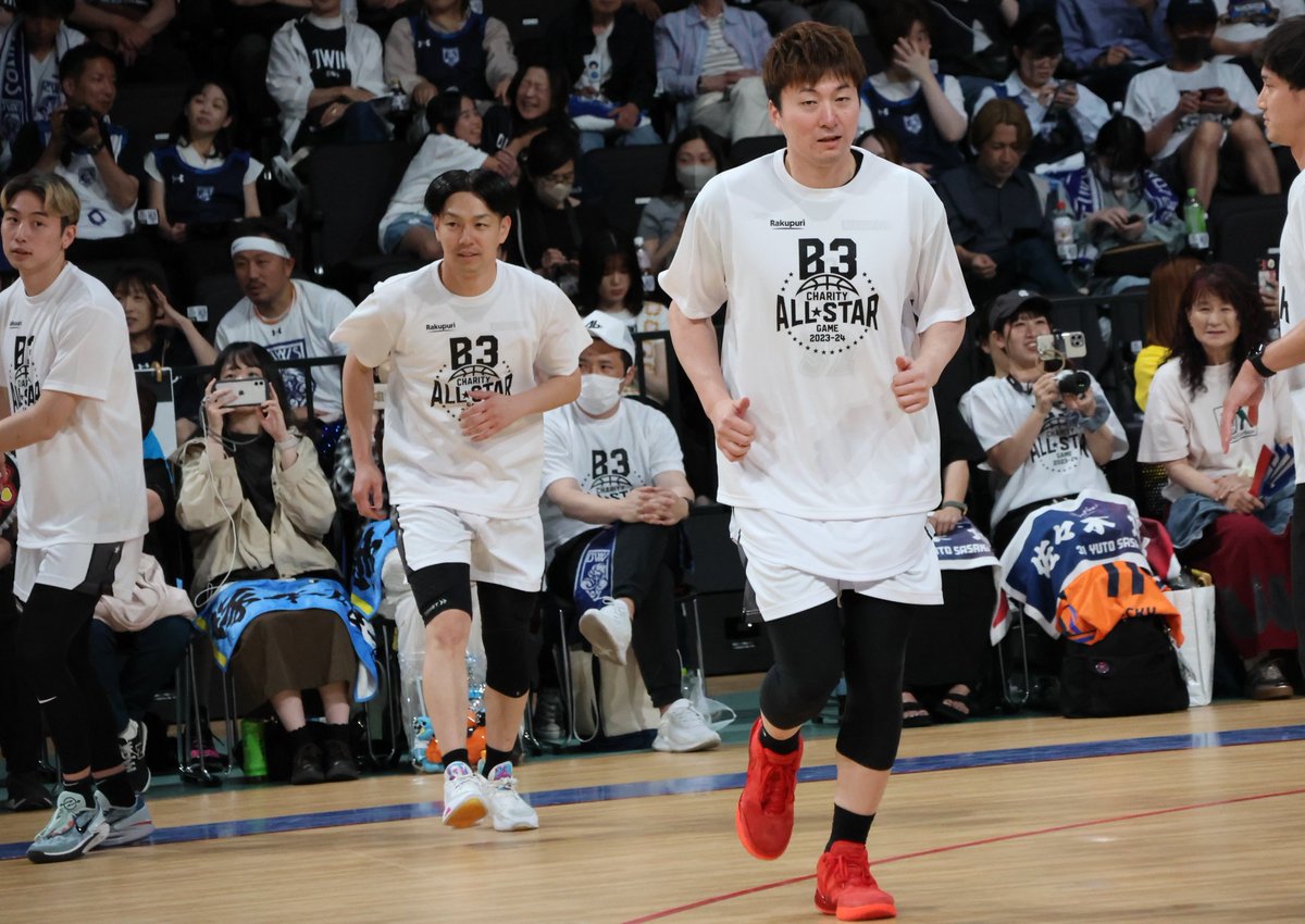 aifl314's tweet photo. #B3チャリティオールスター
#ヴィアティン三重BB 
#宮﨑恭行

2人が同じチームでプレーしてるし、ウォーミングアップしてるし✨素敵っ🎵

#鹿児島レブナイズ 
#武藤修平
元 #FE名古屋 https://t.co/9z5wpAGG16