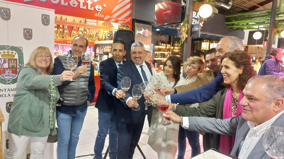 @MercadoLaPaz acogió la presentación de la Fiesta del Espárrago de Tudela de Duero. @alimentosVALL la @Dip_Va Un producto de temporada con Marca de Garantía lasrecetasdecarol.com/fiesta-del-esp…