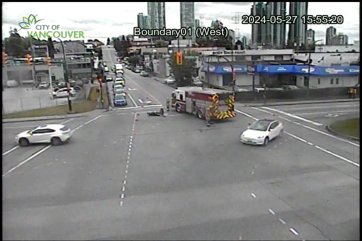 4:08 #VancouverBC #BurnabyBC Crash at the intersection of Boundary Road and 1st Avenue. Eastbound appears to be blocked by crews on the scene.