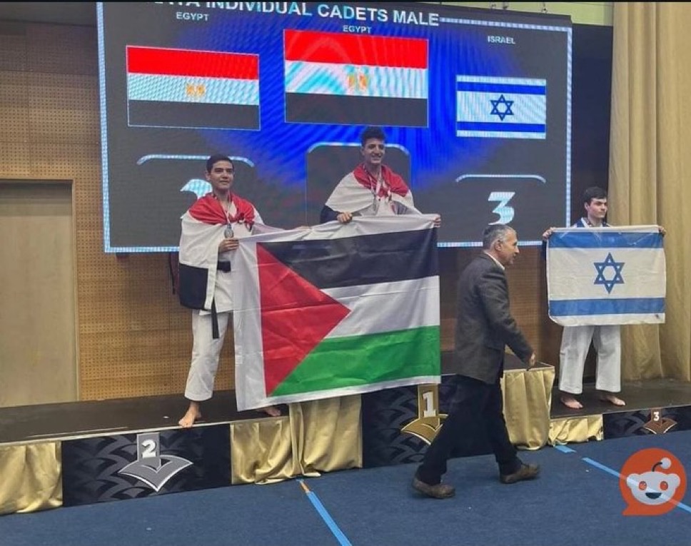 🚨🇵🇸🇪🇬 2 EGYPTIAN black belts raise the PALESTINIAN flag after defeating a ZIONIST!