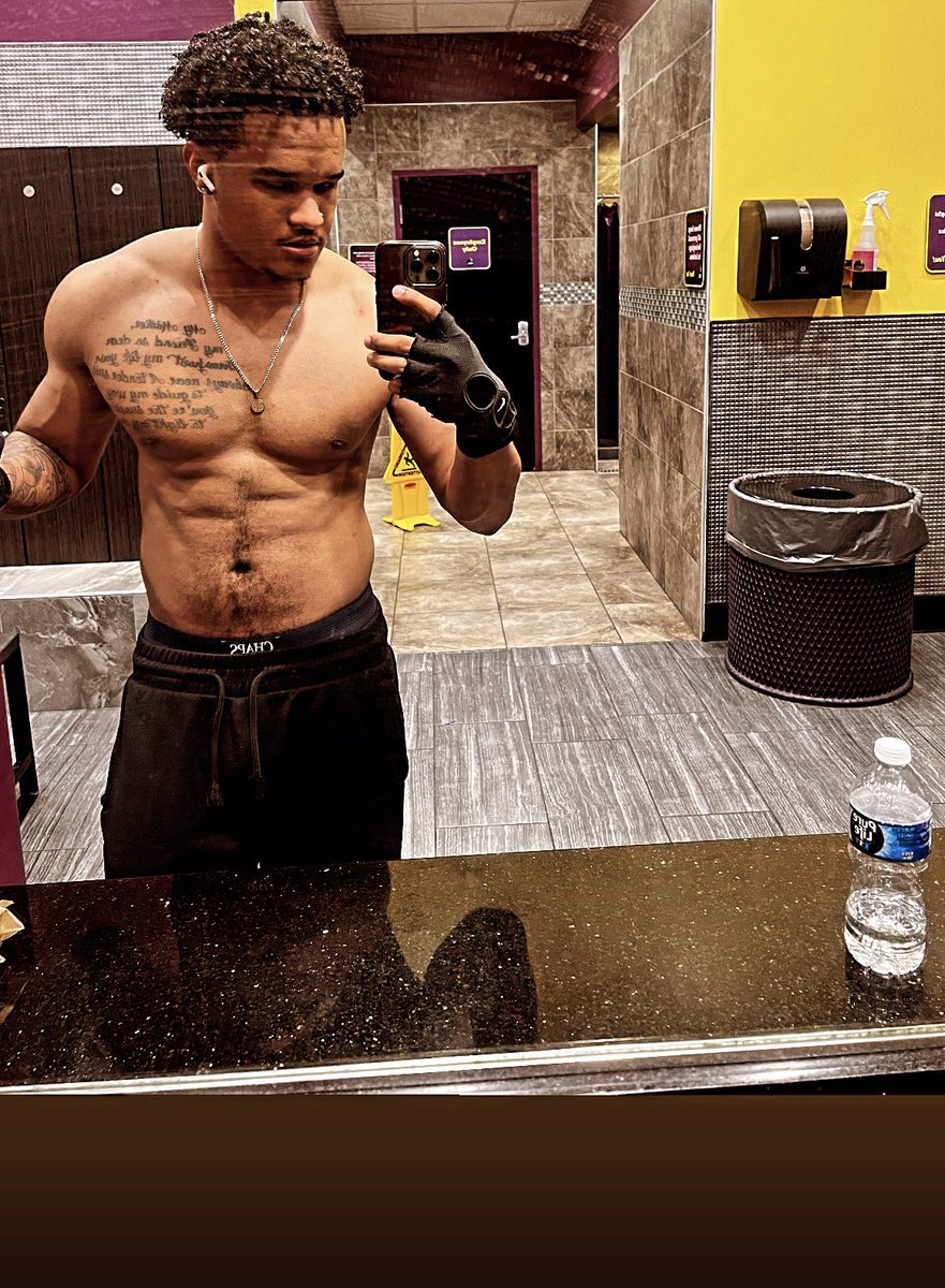 2kmar1100's tweet photo. Almost summer ready 💪🏽 https://t.co/hQW30xVJUz