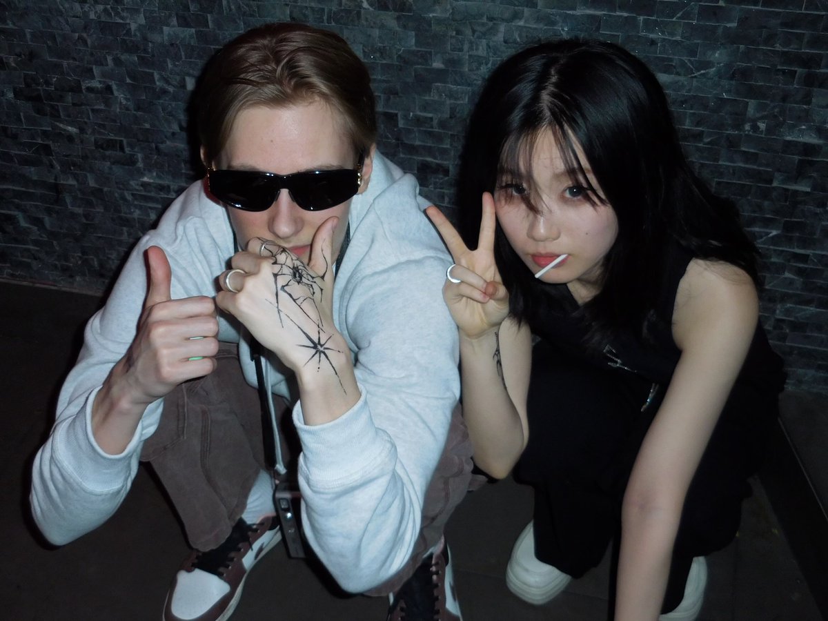 modesasVAL's tweet image. 21