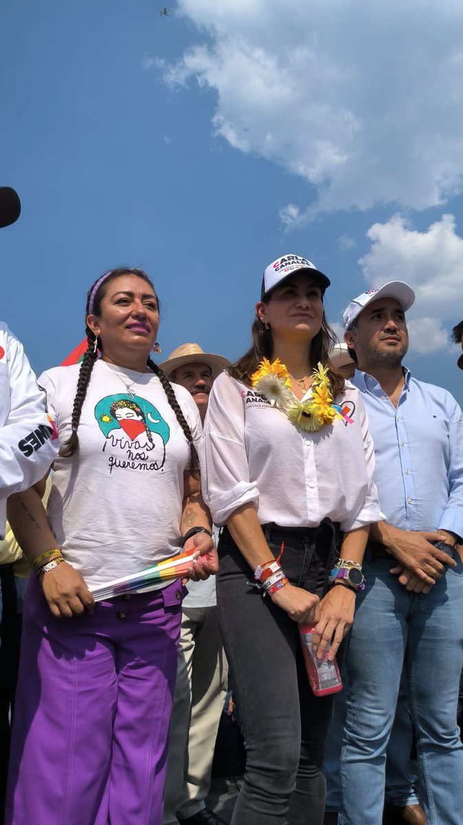 ☀️💛 Campañeando andamos en #Coscomatepec, Veracruz.

Está tarde, caminamos con nuestro candidato @Pepe_Yunes , quien será nuestro próximo gobernador del estado.

☀️ Nos pintamos de amarillo, #AmarilloEsMiColor

@PRDMexico @GPPRDmx