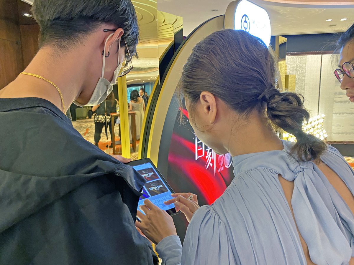 Episodemakers's tweet image. Digital #Interactive #PhotosBooth 💁🏻‍♀️✨

EPISODE Team created a Tailor Made [ Digital #InteractivePhotoBooth Experience 📸 ] for the client. As long as the Guests enter the Exclusive number on the spot, they can immediately Interact with the LED Wall to take Photos.👏🏻😃