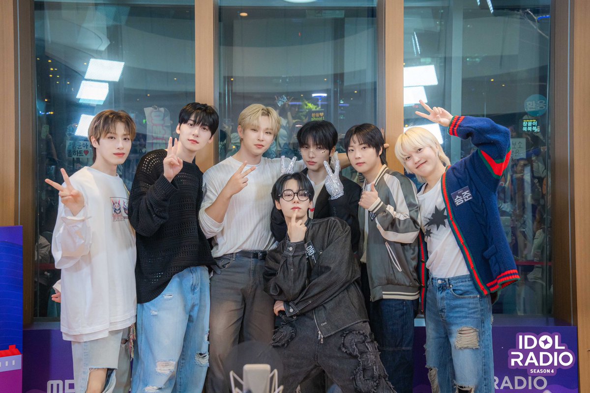 idolradiokorea's tweet photo. [#아이돌라디오4 앨범 240527]

📸EP#28 원어스 밑으로 전 세대 집합!!🫡

개그 7인방 때문에 돌랑이 배꼽 빠졌으니 해명해🫶🏻
​​#온망진창 #원망진창

@wm_on7off @WM_ONOFF @official_ONEUS

#MBC #IDOLRADIO #아이돌라디오 #아돌라
#온앤오프 #ONF #이션 #승준 #원어스 #ONEUS https://t.co/jXVONl966e